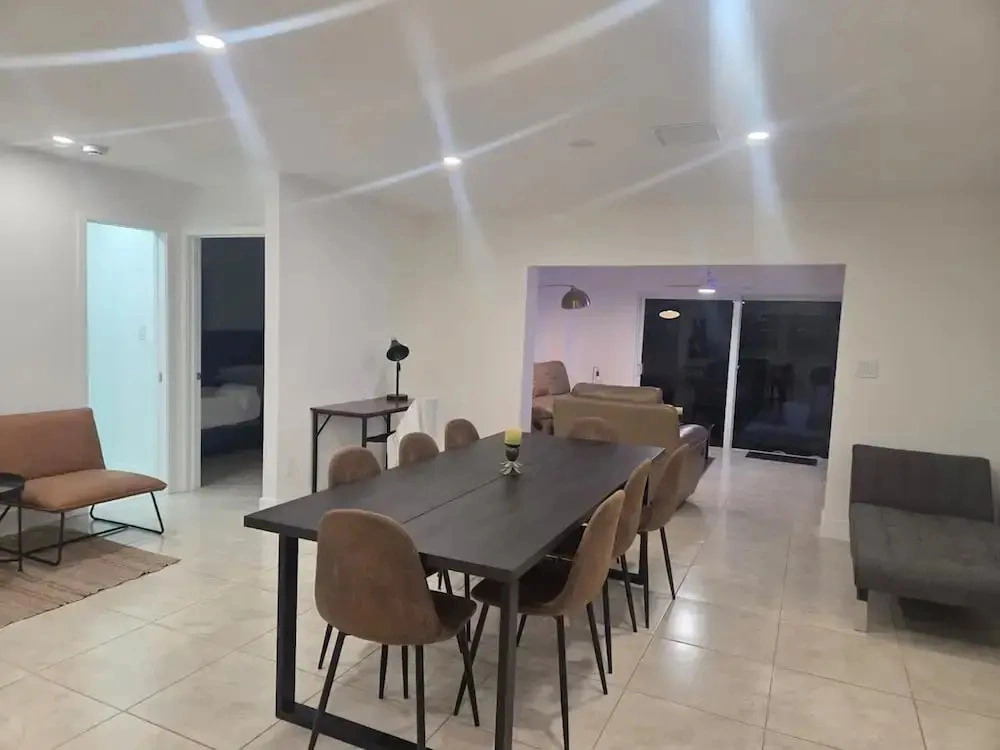 Modern Home in Hallandale Beach