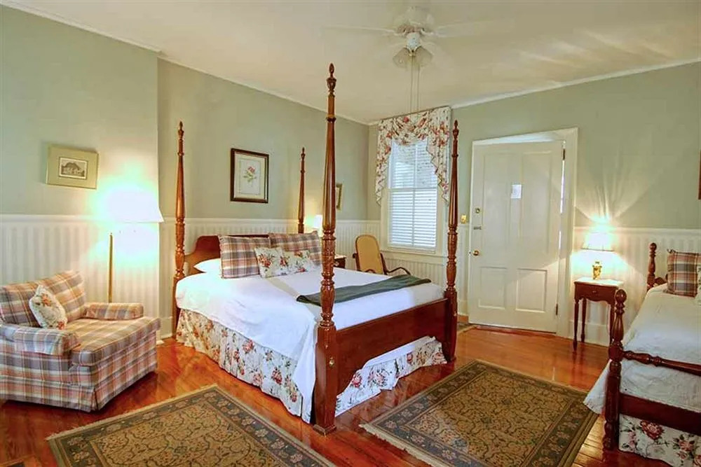 The Cannonboro Inn