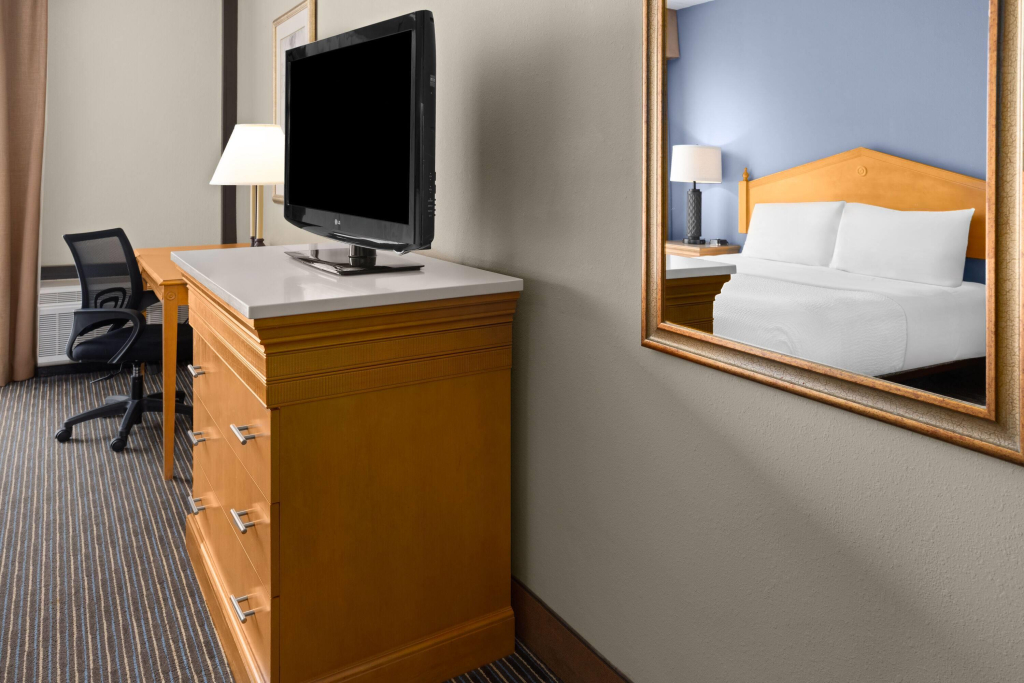 Days Hotel by Wyndham Toms River Jersey Shore