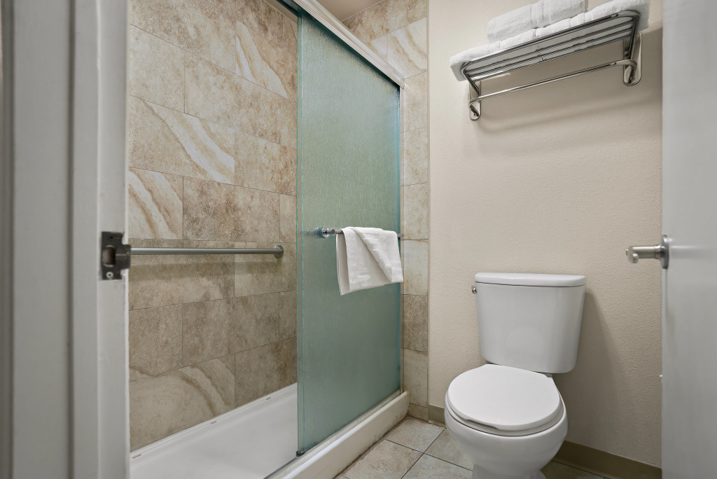 La Fuente Inn & Suites