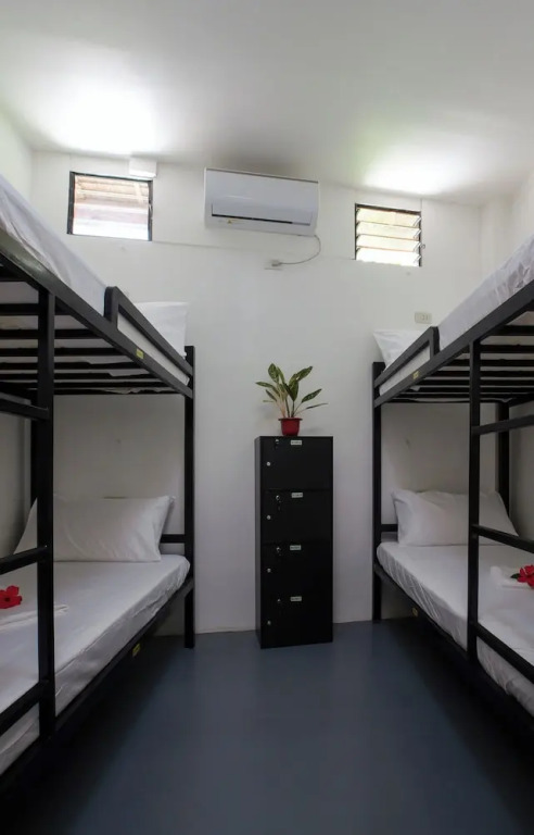 Sip Sunset Hostel and Lounge