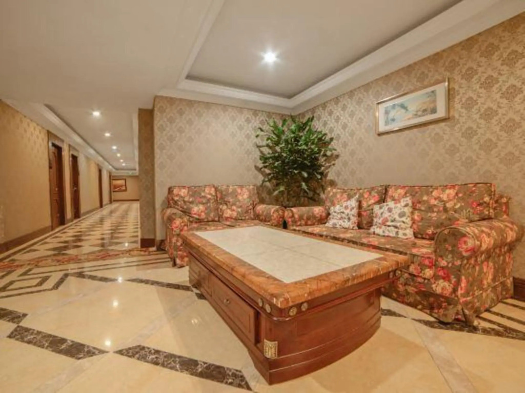 Chongqing Ba Bai Feng Traders Hotel
