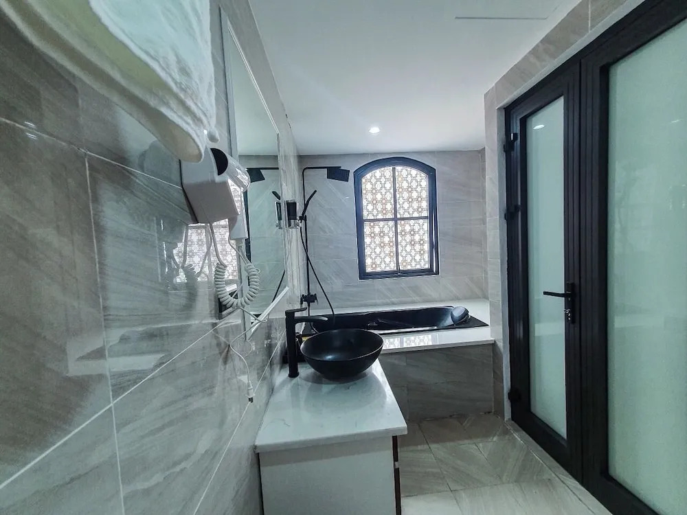 Buu Dien Halong Hotel