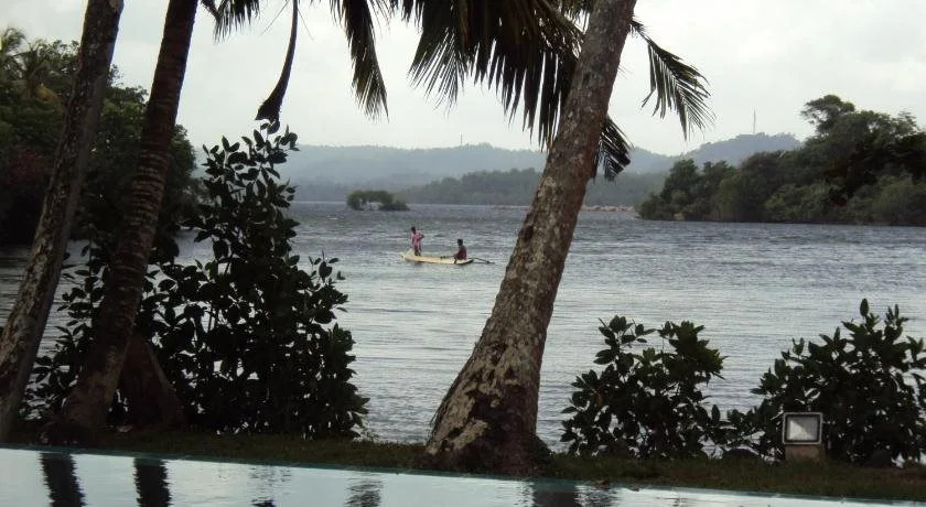 Arunalu Lake Front