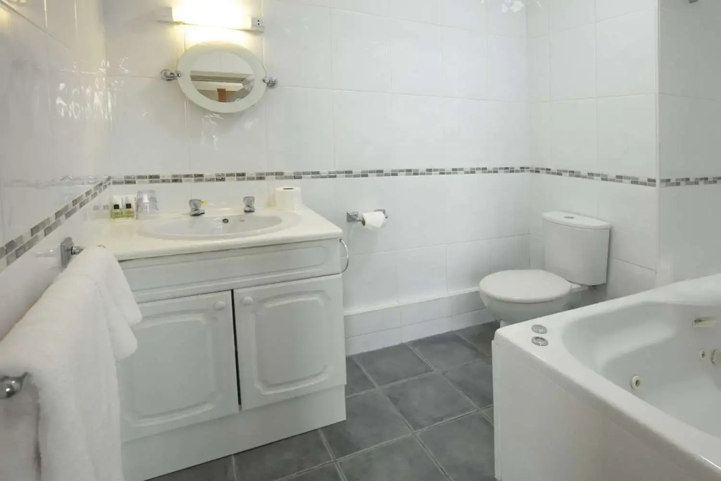 Best Western Cresta Court Hotel Manchester