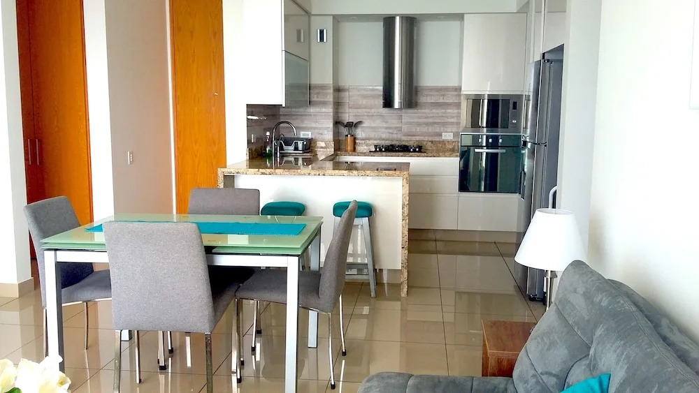 H2 LUXURY 3 Bedroom Apartment