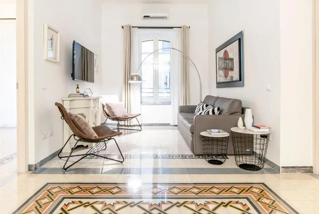 Modern Comfort, Poetic Charm