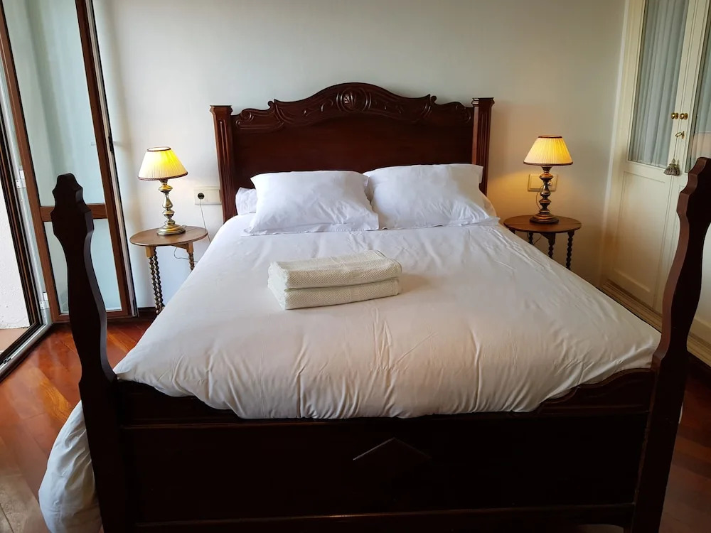 Views & luxury in Old Town