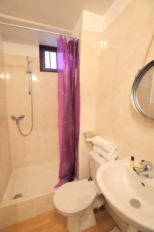 Rustic Flat in the Heart of Bayonne
