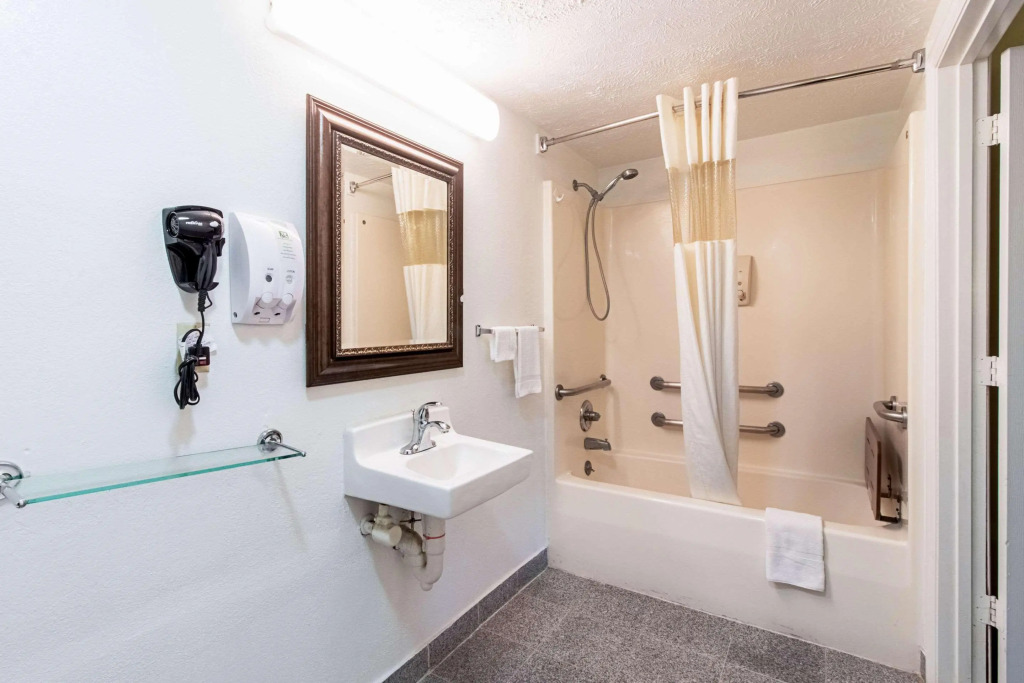 Quality Inn & Suites Dickson