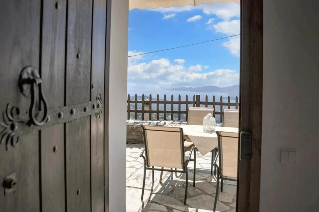 4 bedrooms house with sea view furnished terrace and wifi at Volos 6 km away from the beach