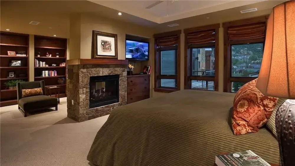 Sneak Peak 407 4 BedroomCondo By Moving Mountains
