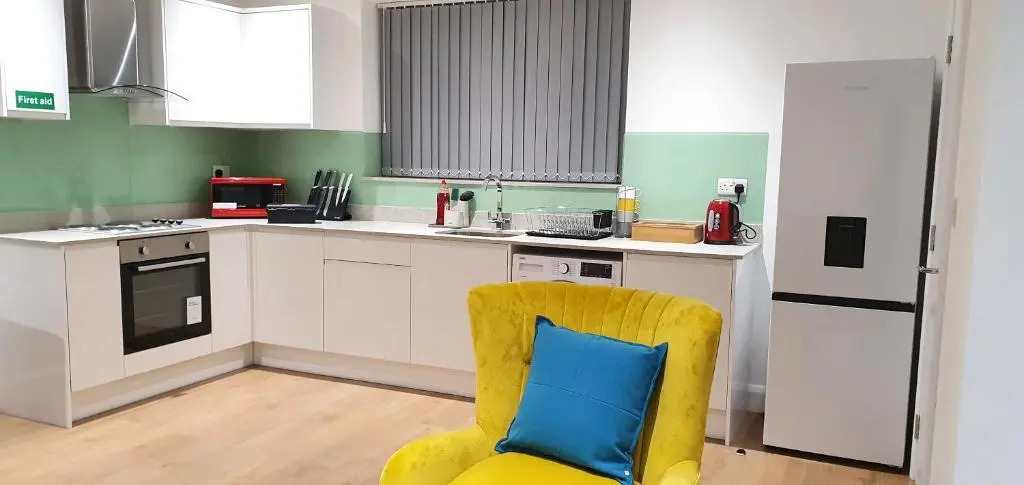 Garland Stylish Apartment 2 In Greater London