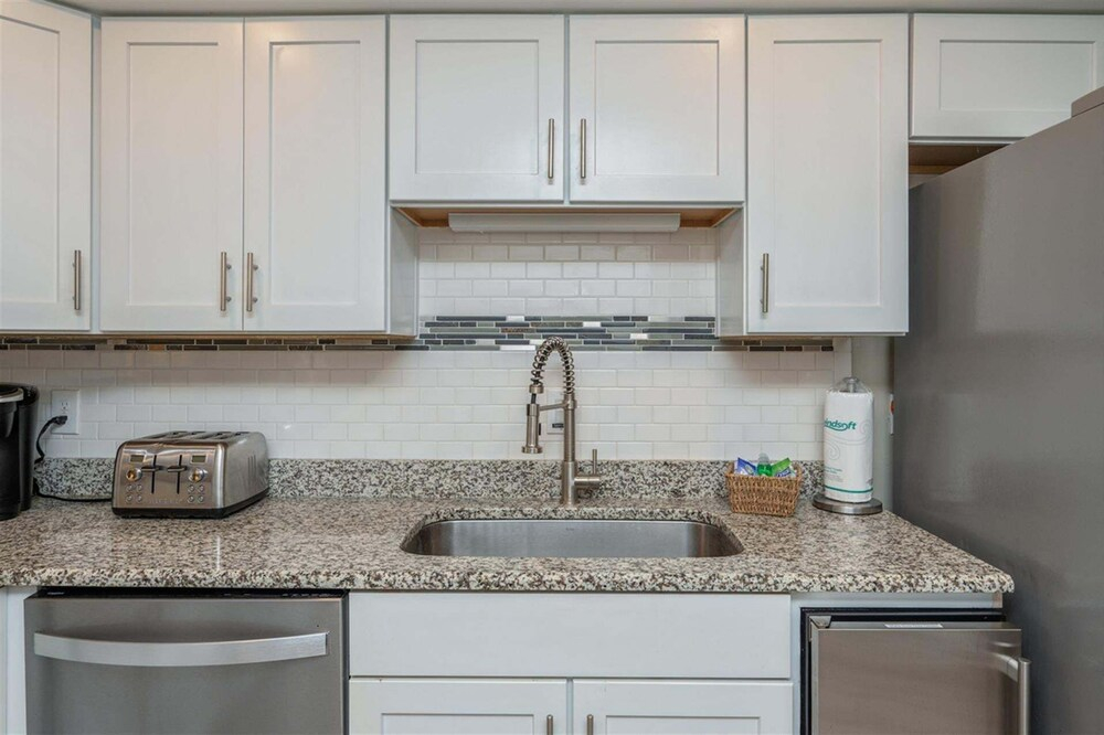 Shoreline Towers 3042 2 Bedroom Condo