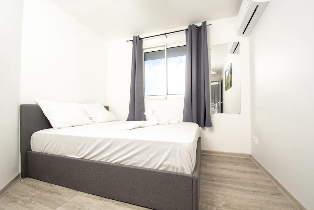 T4 CozyLodge 70m2 - Rénové – 10’ de l'aéroport
