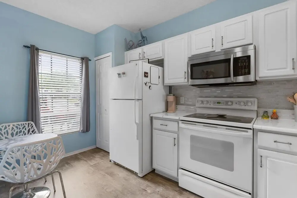 New To Market -townhome With 2 Master Suites Wifi Tennis Heated Community Pool Close To I-75 2 Bedroom Townhouse by RedAwning