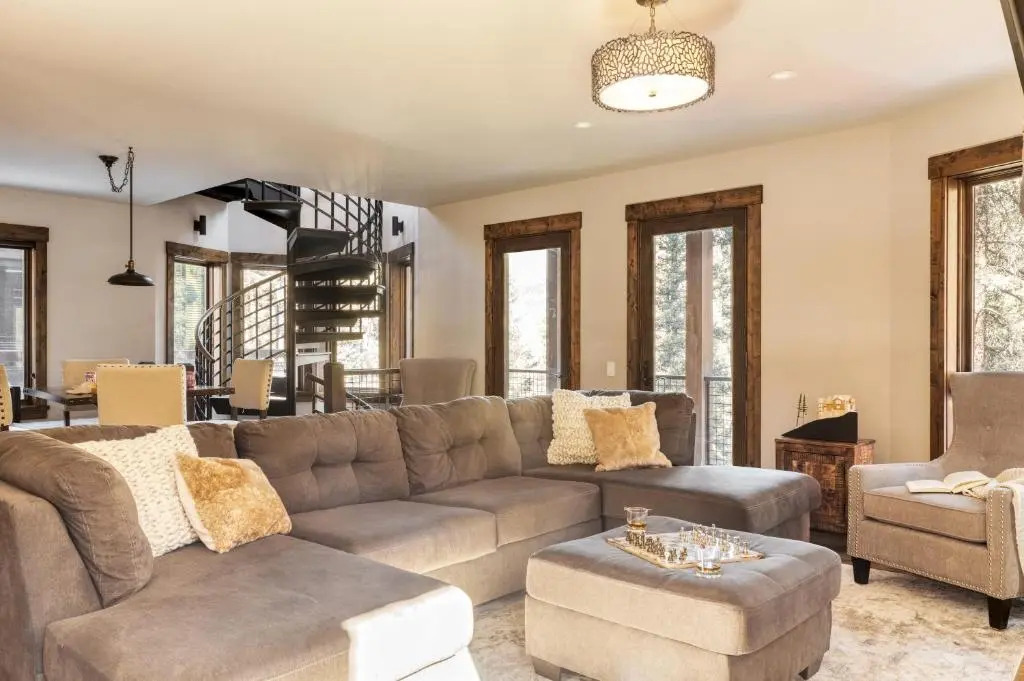 Apex by Avantstay - Expansive Mountain Home w Hot Tub