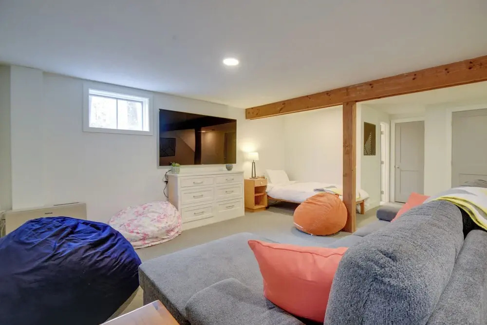 Private Hot Tub & Deck: North Conway Retreat