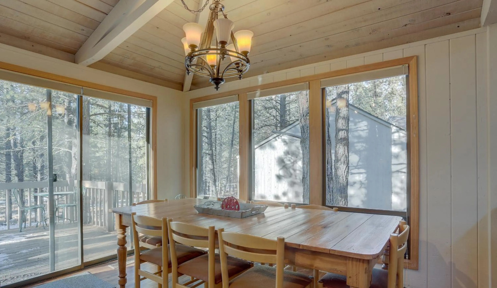 11 Pine Mt Family Home with Game Room, Hot Tub, and BBQ on the Deck by RedAwning