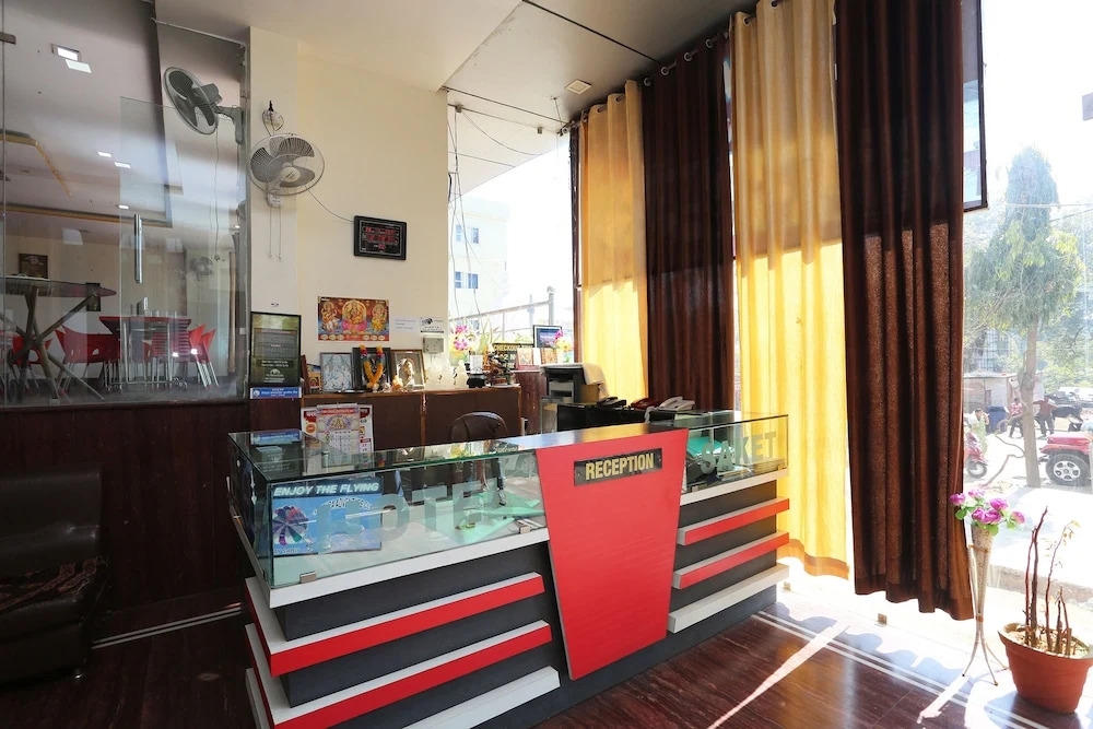OYO 7828 Hotel Saket