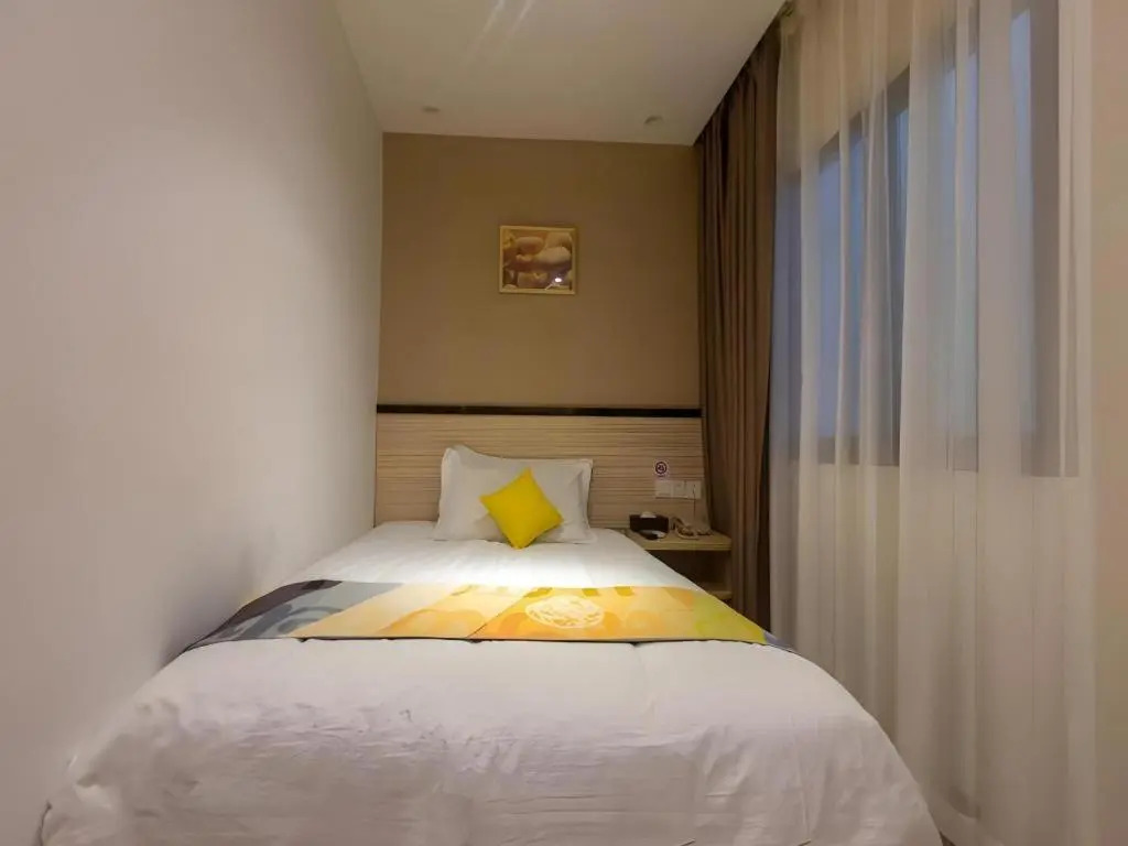 Shell Hotel Shanghai Oriental Pearl Tower Century Avenue Metro Station