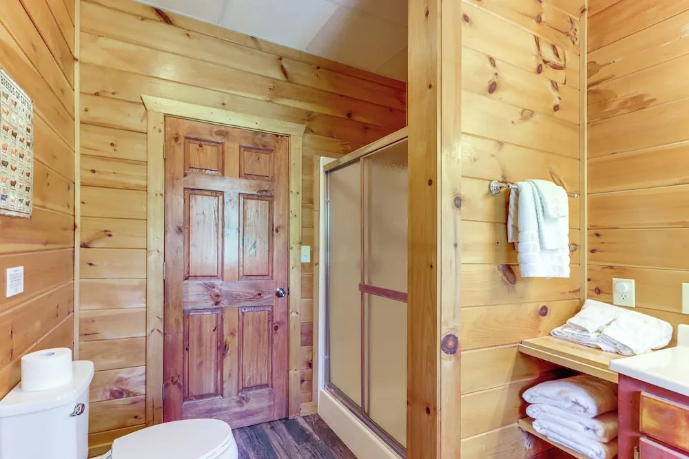 Riffle Run Cabin: River Access, Hot Tub, Game Room