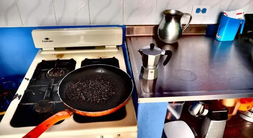 Tomate Cafe Hostel