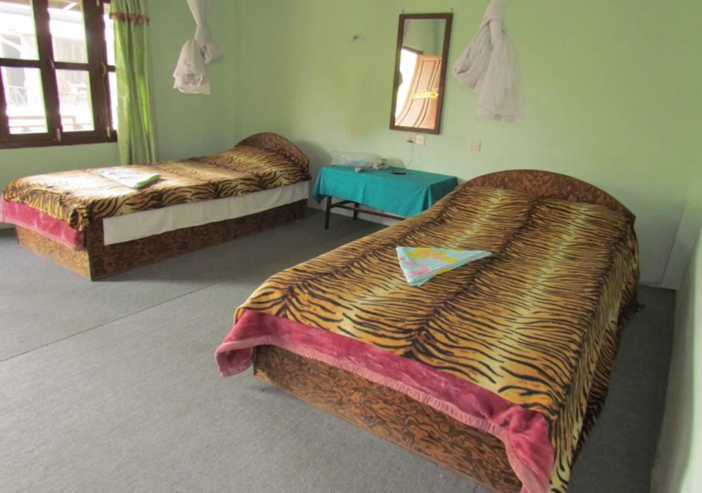 Chitwan Gaida Lodge - Animal Lovers & Birdwatchers Paradise