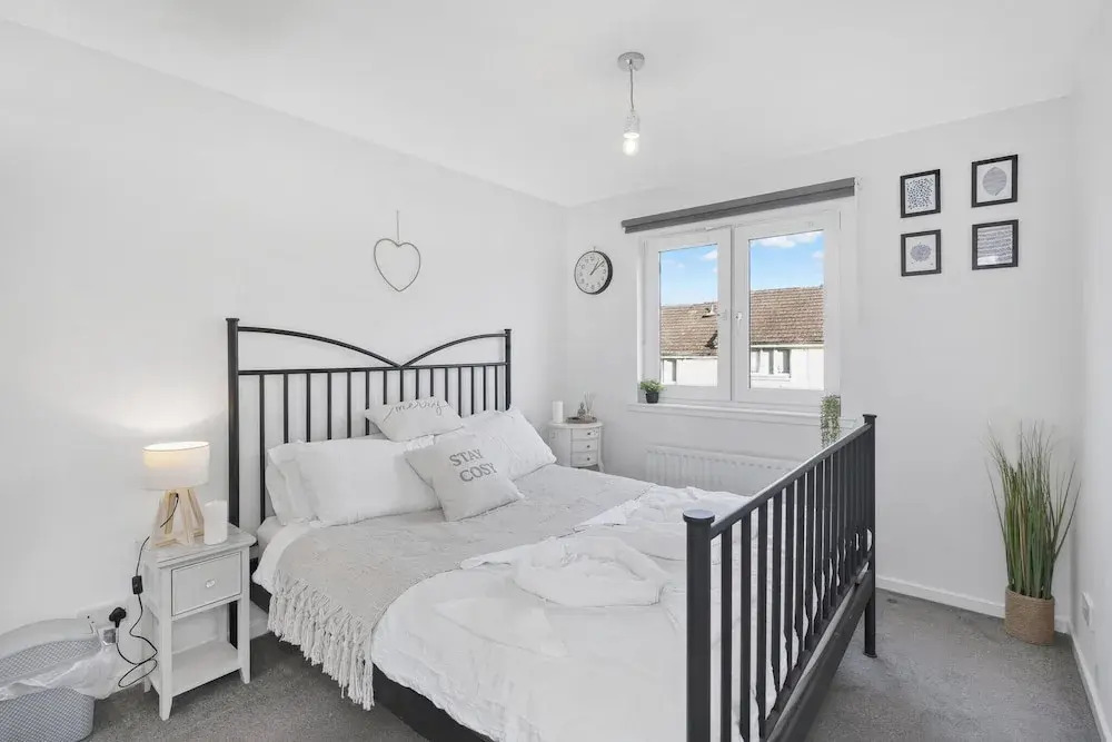 Cozy Edinburgh 2BR With CAR Parking