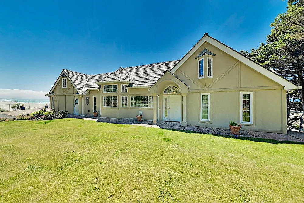 Spectacular Oceanfront Chateau Steps To Beach 3 Bedroom Home