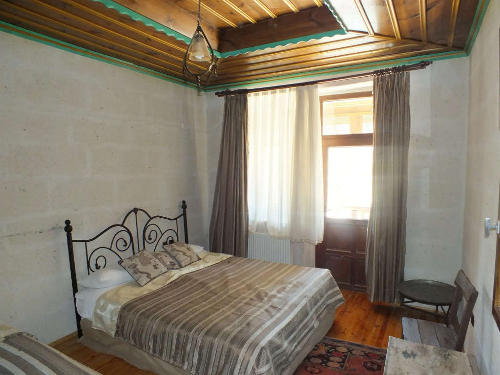 Holiday Cave Hotel