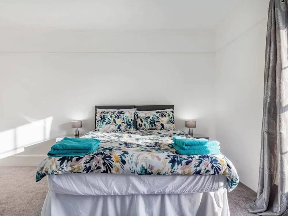 Lovely Villa 1 King 1 Double Sofa 4 Single Beds