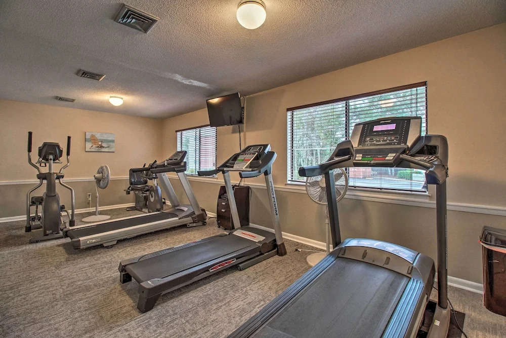 Half-mi to Beach: Hilton Head Condo w/ Lagoon View