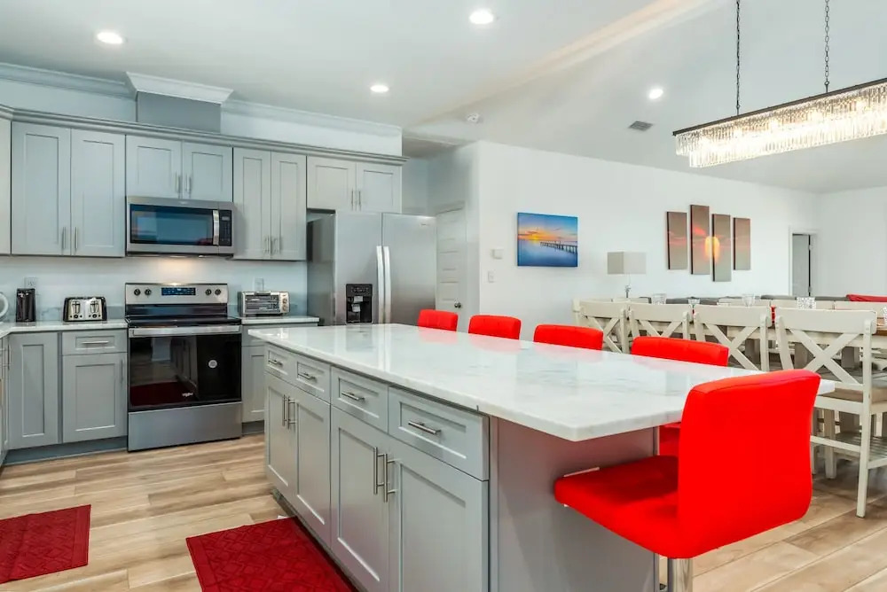 Wine N' Sea - 2704 Bienville 5 Bedroom Home by RedAwning