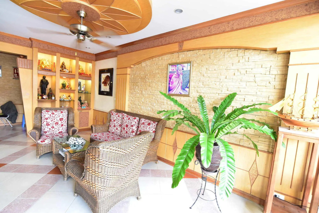 Sansabai House Hotel