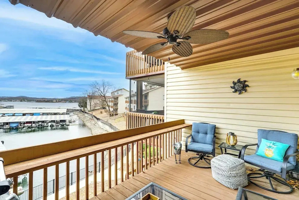 Waterfront Lake Ozark Condo w/ Access To 2 Pools