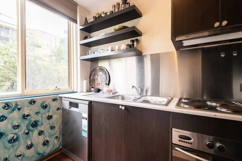 Charming 1 Bedroom Apartment in Trendy South Yarra