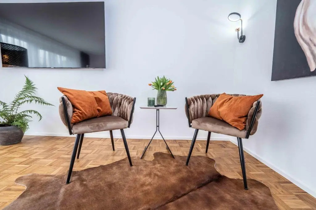 City Wohnung FN L 5 KLIMATISIERT mit Balkon und Küche