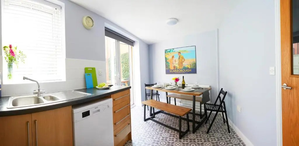 Beautifully furnished 4-bed townhouse on South Cliff