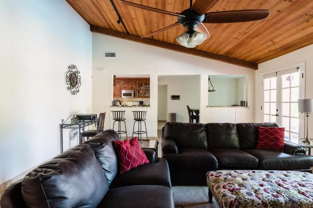 Desert Ridge by Avantstay Spacious Oasis w/ Pool & Hot Tub