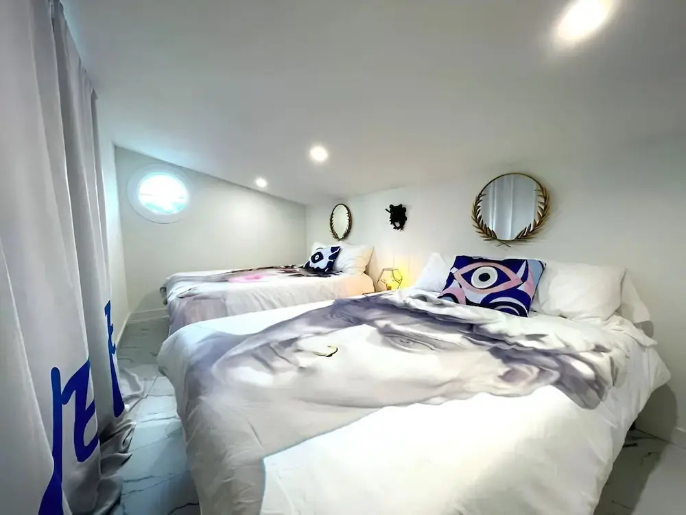 Heated Pool Haven w Hot Tub - Downtown 3 min
