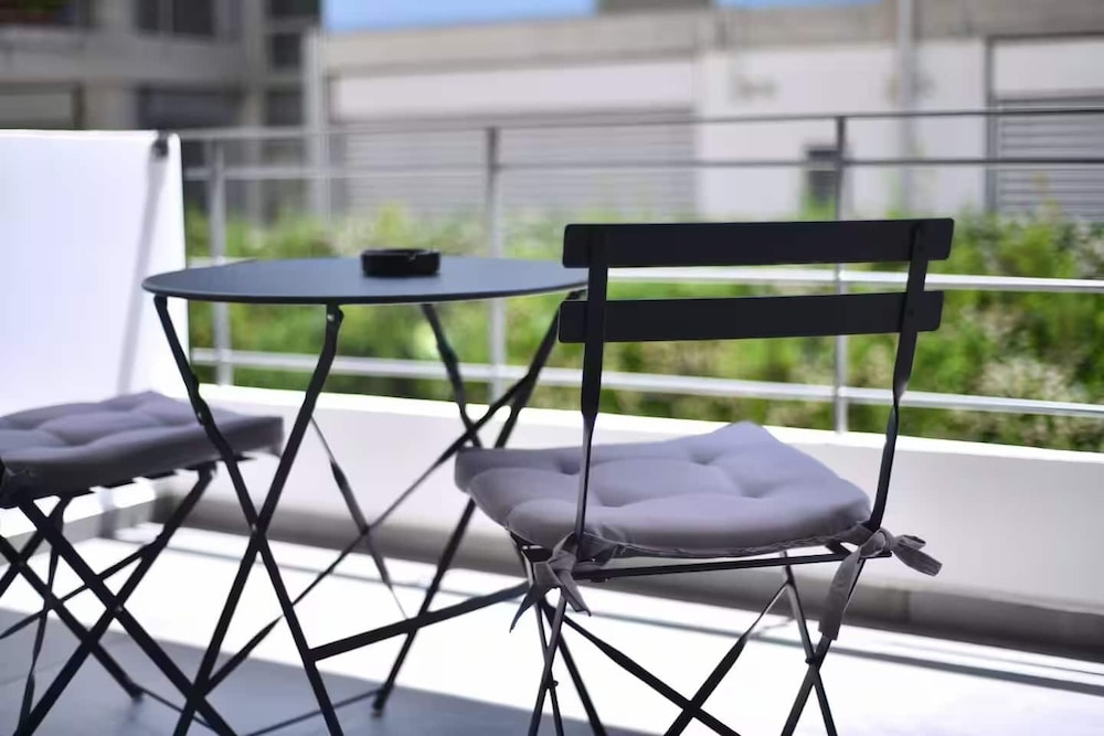 Soho Apartment by Olala Homes