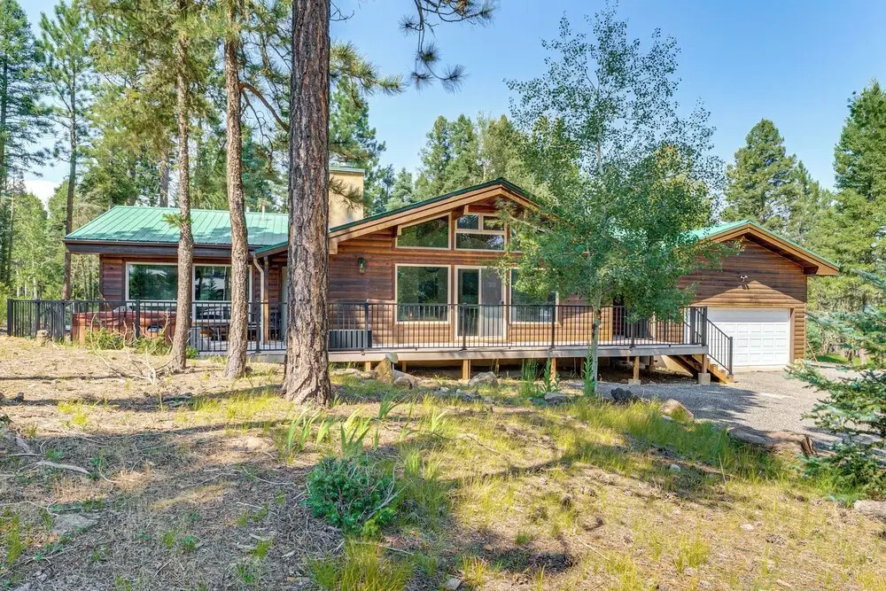 Stylish, Serene Angel Fire Cabin w/ Hot Tub!