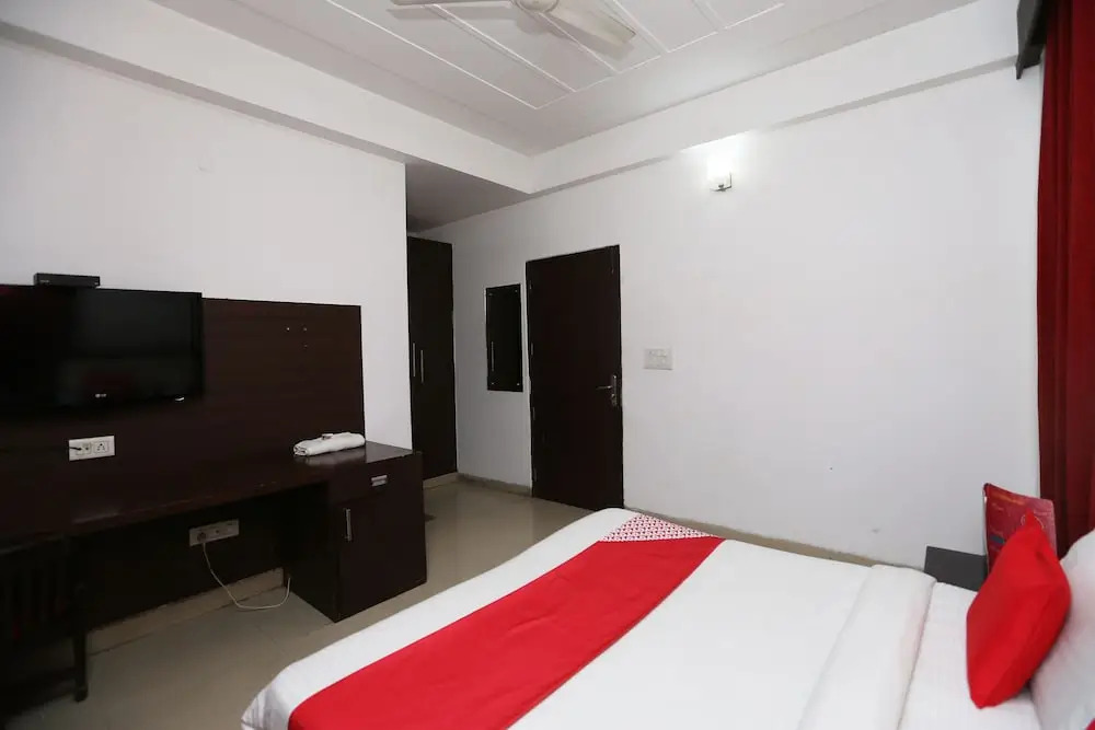 OYO 22311 Corple Stays