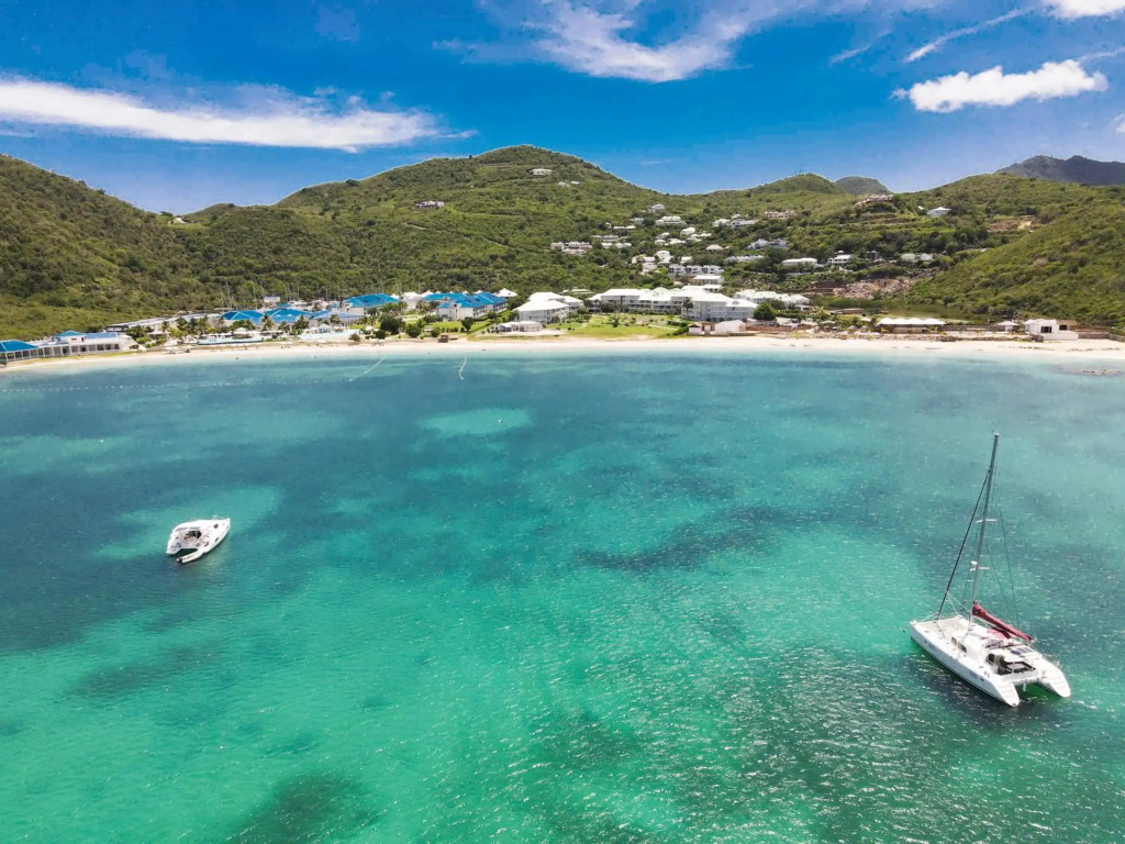Acacia Secret, 3 min walk from Anse Marcel beach, on the Marina