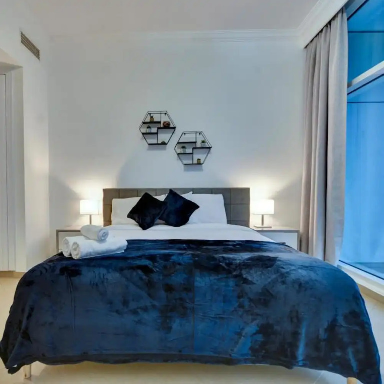Stunning Apartment with balcony Dubai Marina
