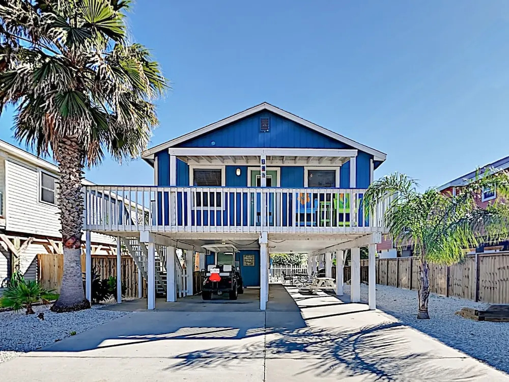 Just Blue Inn - 3 Br home by RedAwning