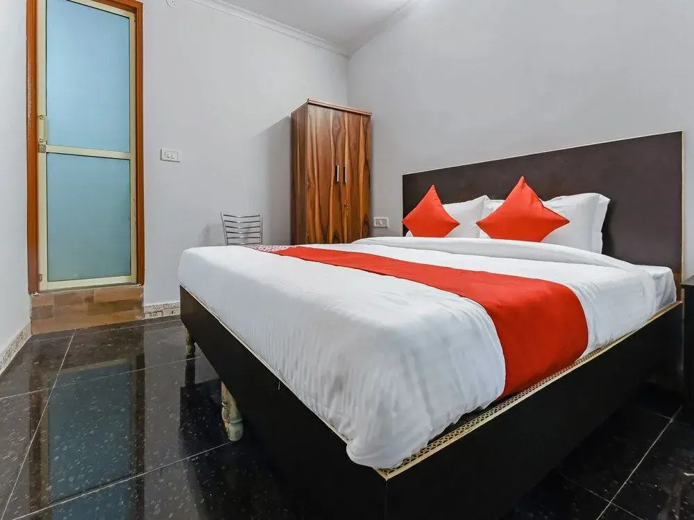 OYO 28395 Delight Inn