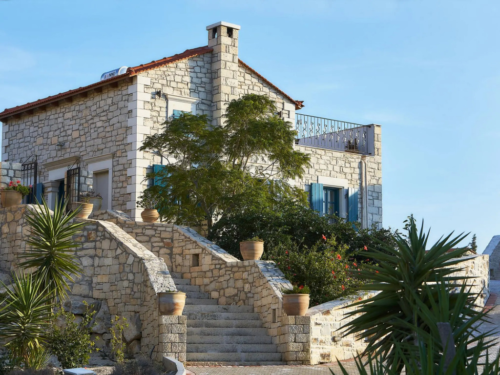 Nice apartment in Kamilari with swimming pool