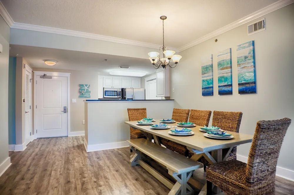 Waterscape A317 - 2 Br condo by RedAwning